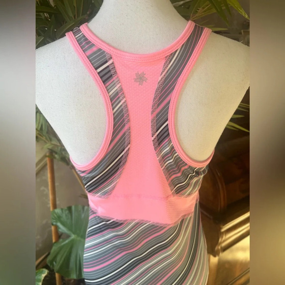 Tech Gear top Medium NWOT. Lined at top. Pink gray workout gear - Picture 10 of 12